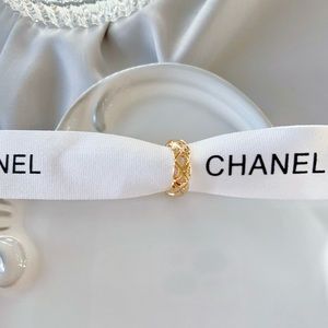 Chanel classic ring